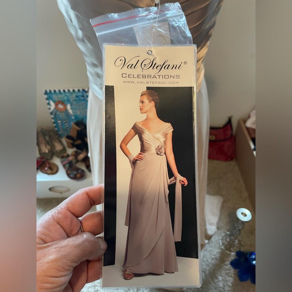 Val Stefani Celebrations Woman’s Formal Gown in Sz 8 NWT in Champagne Color